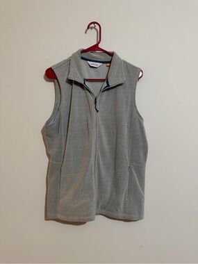 Orvis Men's Light Gray Zip-Front Sleeveless Vest